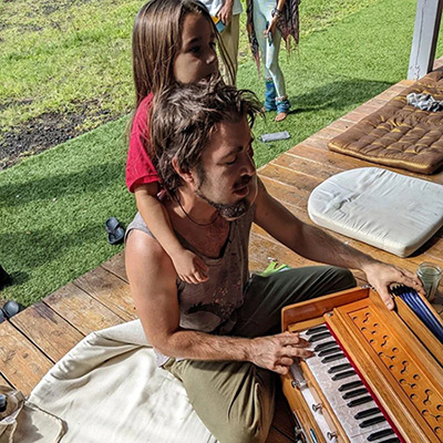 [site-founder-marc-nimue] Marc Kittay and his daughter Nimue, Heartlight founders -- from heartlightextracts.com